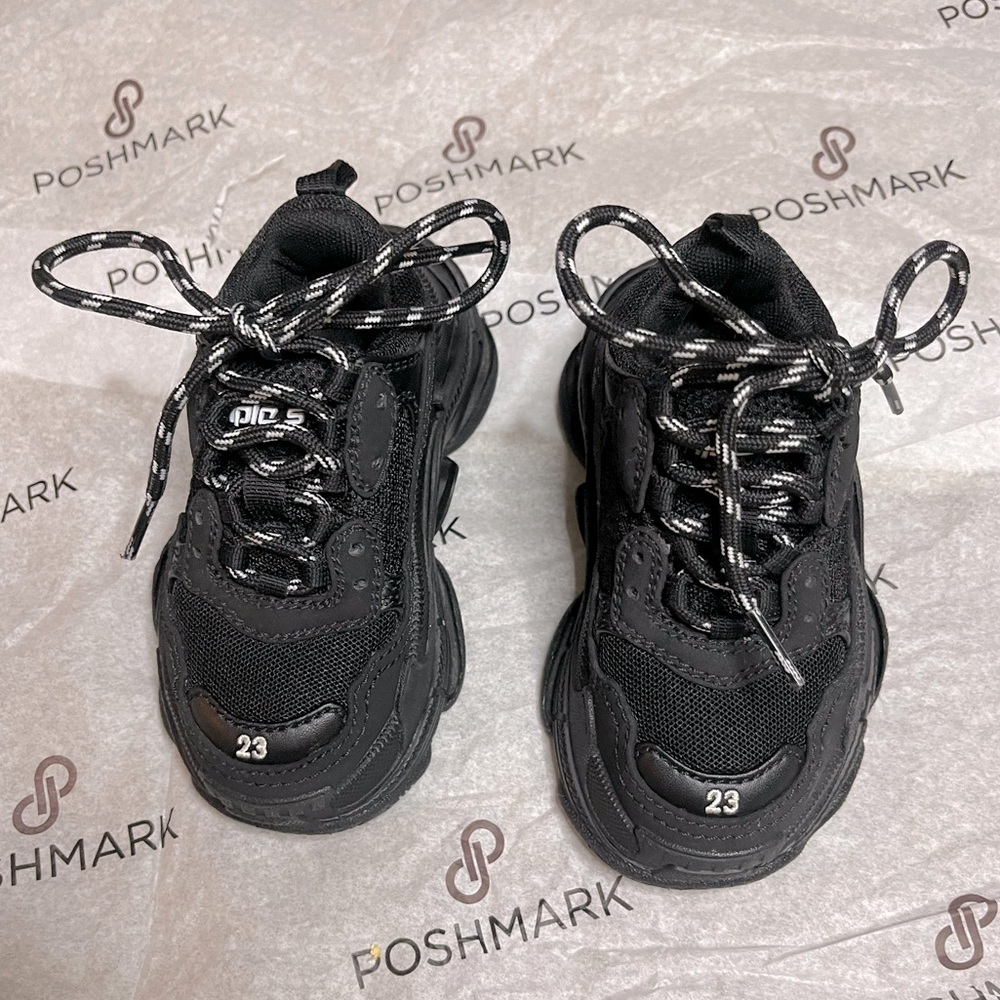 🆕listing…Balenciaga Kids Trainer